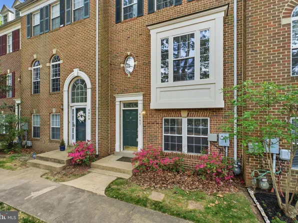 4067 Fountainside Ln, Fairfax, VA 22030
