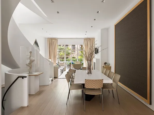 344 W 22nd St, New York, NY 10011