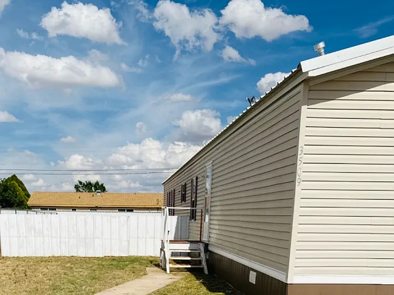 3509 Cesar Chavez Dr — Photo 3