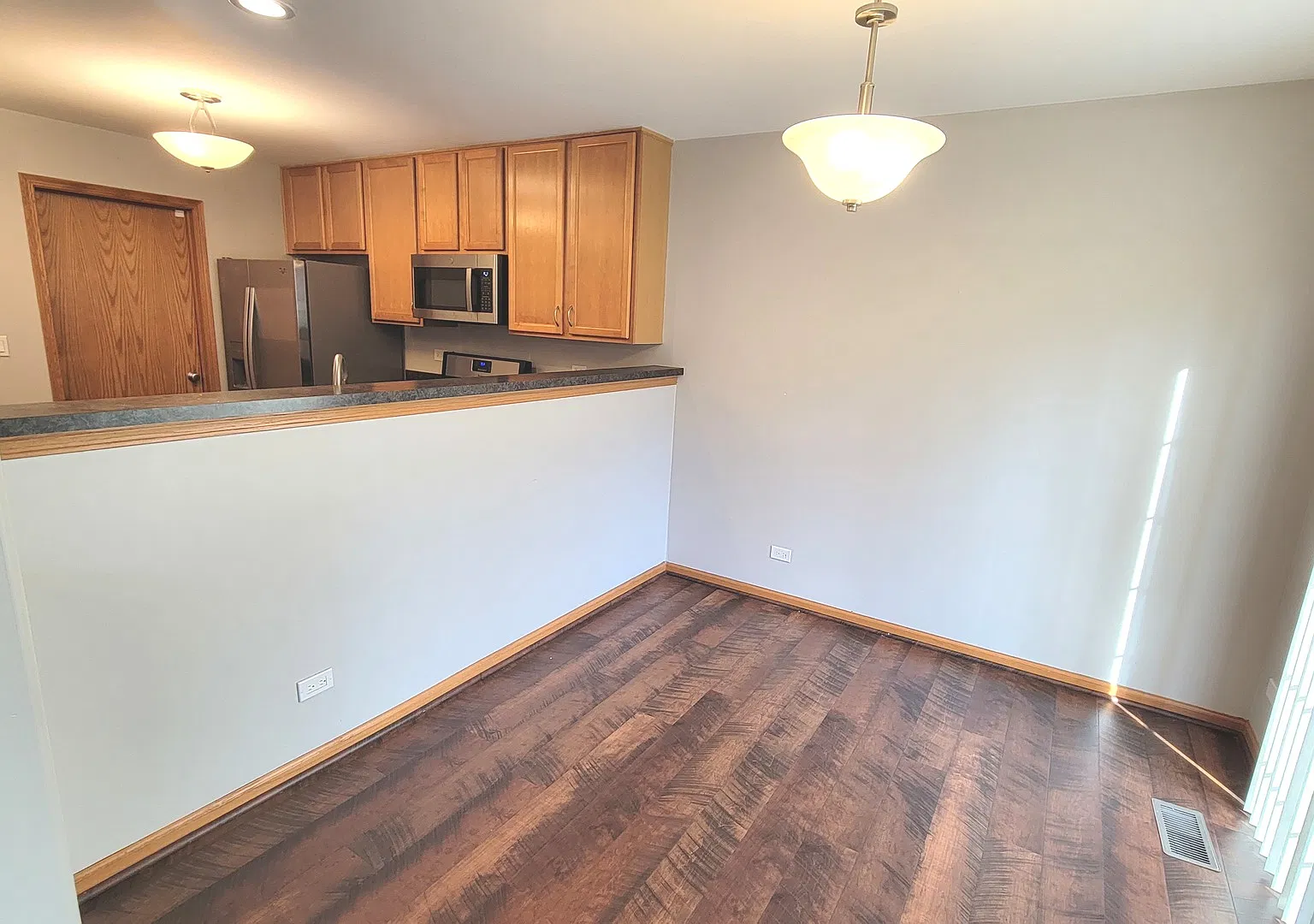 2 bed, 2.5 bath, 1468 sqft, $2,200 — Photo 4