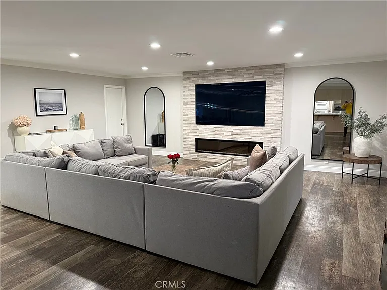 1530 Robin Way — Photo 4