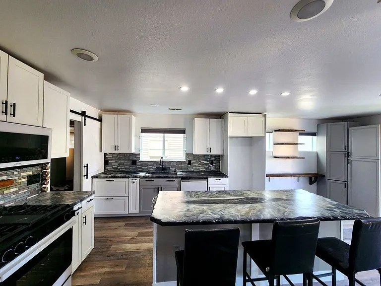 2189 SW Grebe Way — Photo 4