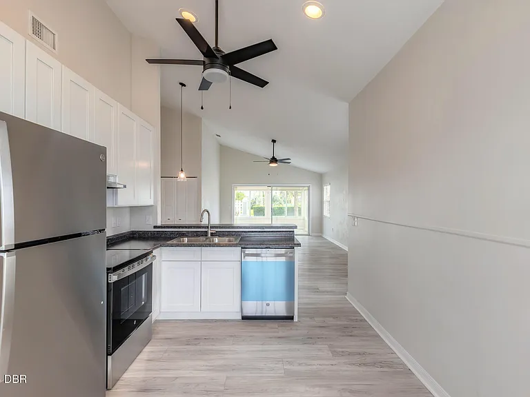 2 Nantucket Dr — Photo 4
