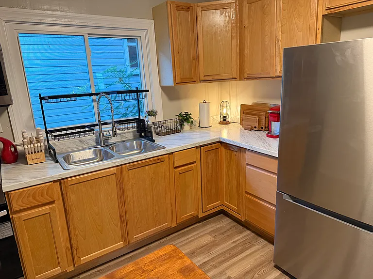 4214 Hazelwood Ave — Photo 9