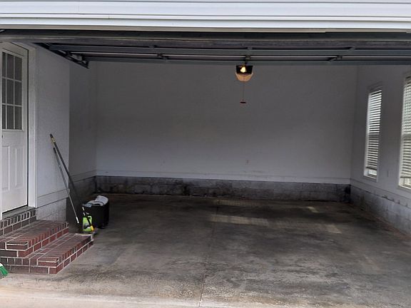 5th image of 585 Live Oak Way