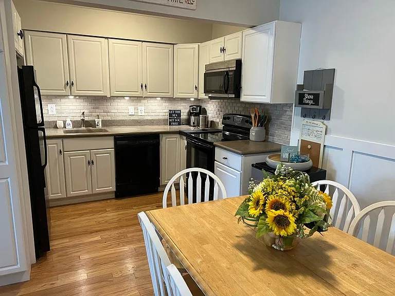 1382 Ocean Ave #B9 — Photo 7