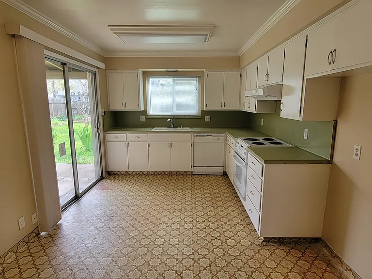 6324 Fruitridge Rd — Photo 7