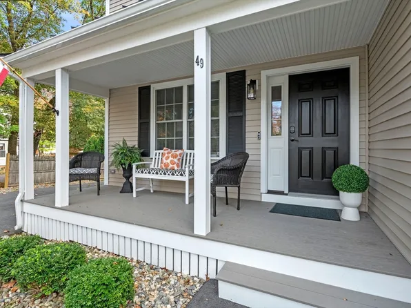 49 Maple St #B, Middleton, MA 01949