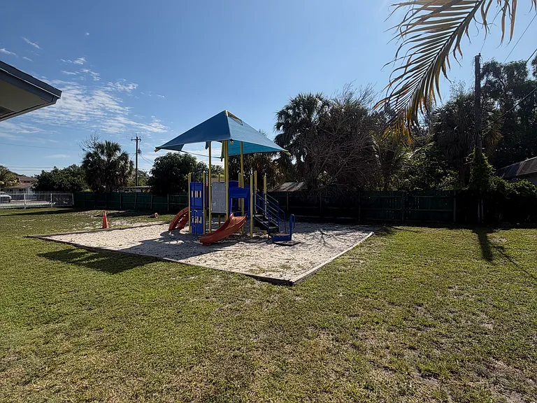 750 SW 8th St #6 — Photo 15