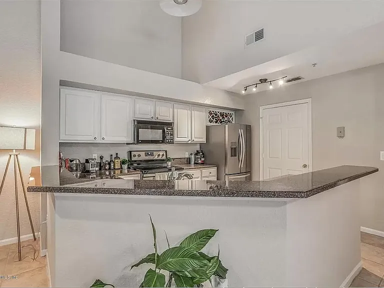 KITCHEN (PENDANT LIGHTS HAVE BEEN UPDATED SEE FOLLOWING PHOTO)