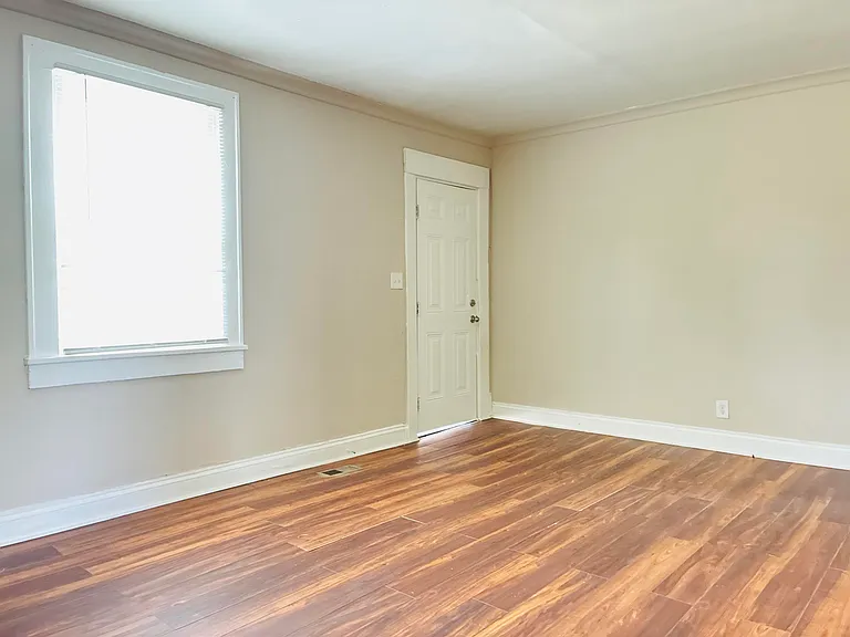 606 S Ellis St — Photo 5