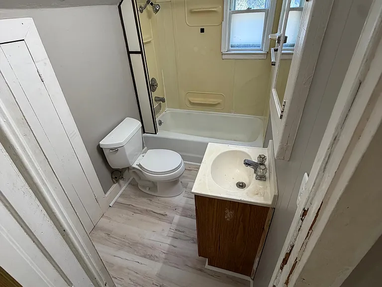 1348 W Spencer St — Photo 6