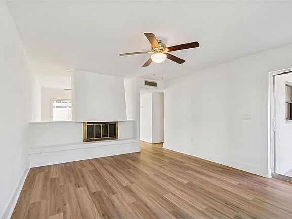 5th image of 1 Windrush Blvd APT 23