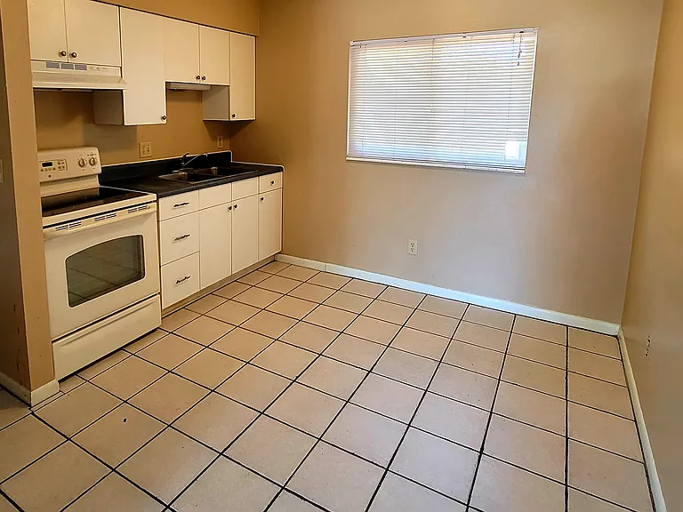 1712 Tuttle St #2 — Photo 5