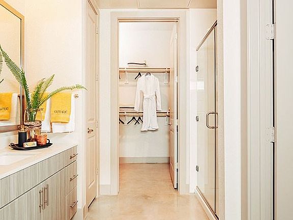 gallery_Bathroom-Closet-b0cbac87baadc42f9987aab9d800923c