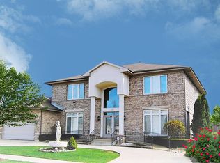 36 Riverside Dr, Deerfield, IL 60015