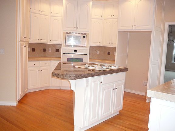 Granite Island and Custom Tile