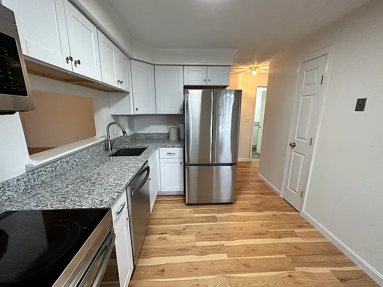 1 Maude St #11 — Photo 2