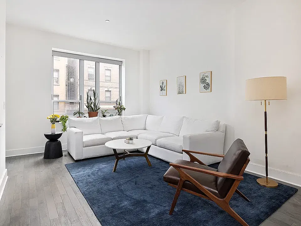 416 W 52nd St #320