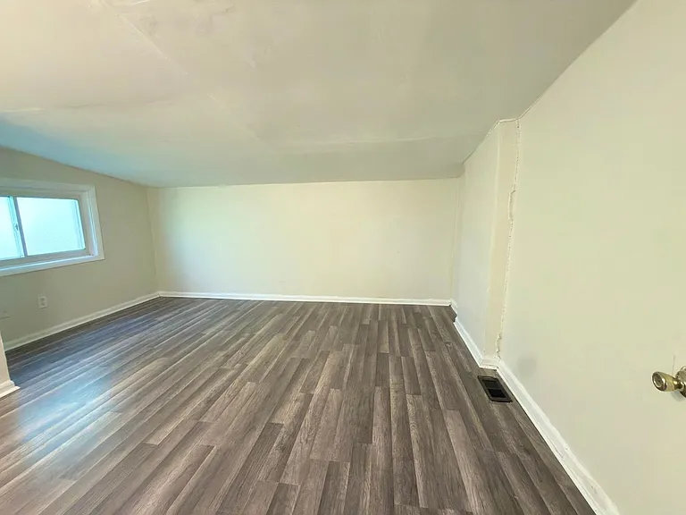 1030 Considine Ave — Photo 13