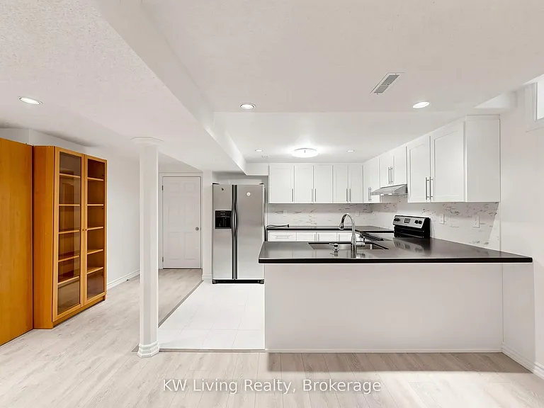 33 Southgate Cres — Photo 42