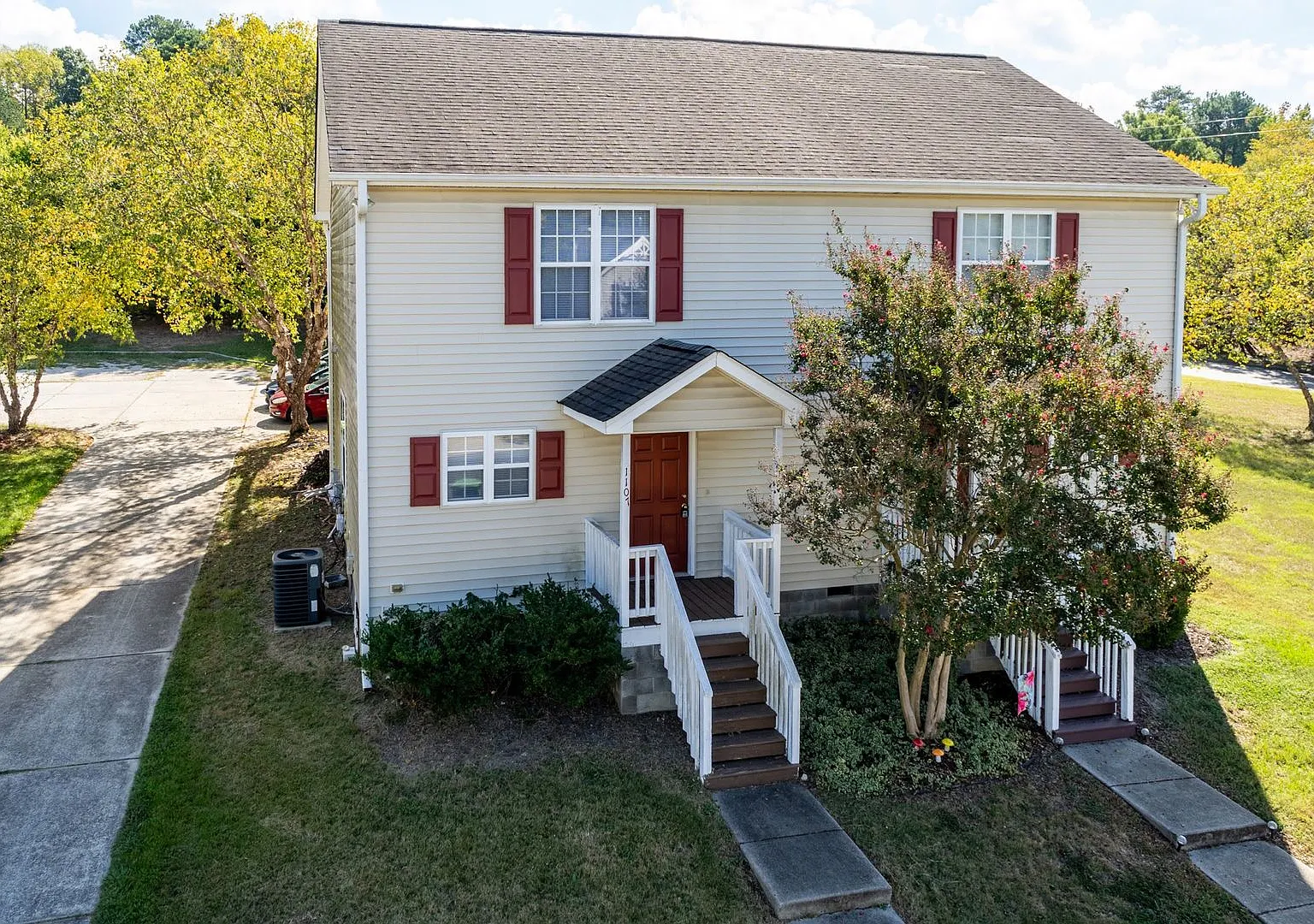 Three Bedroom Home! — Photo 1