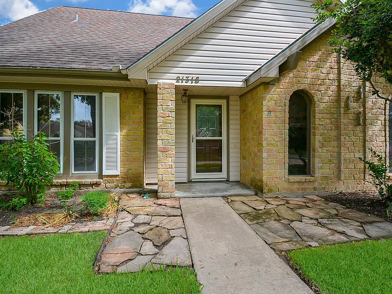 21318 Park Valley Dr — Photo 2