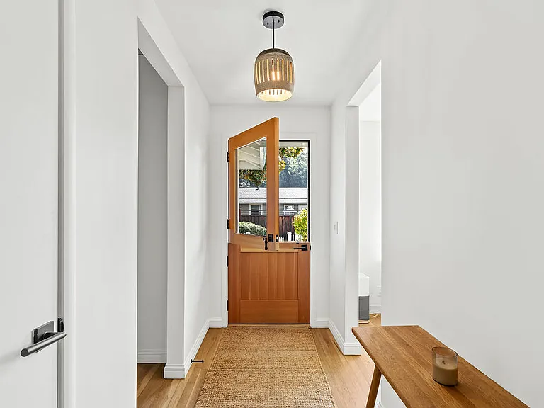 13805 Village Ave — Photo 3