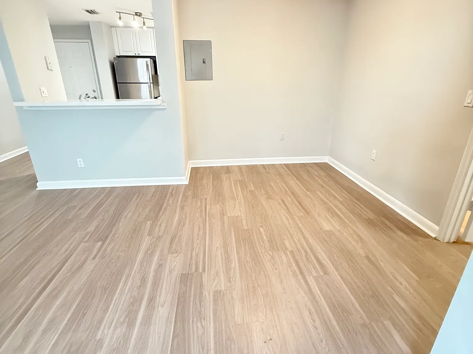 2 bed, 1020 sqft, $3,225 — Photo 4
