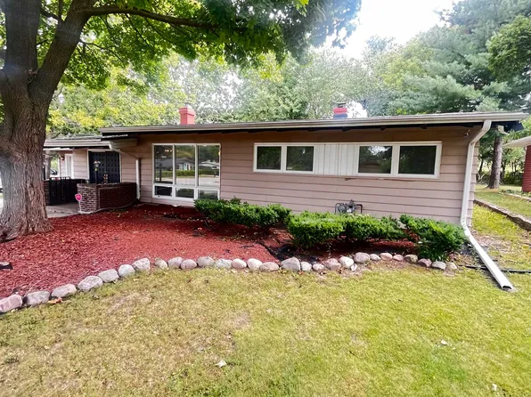 2225 Spring Brook Ave, Rockford, IL 61107