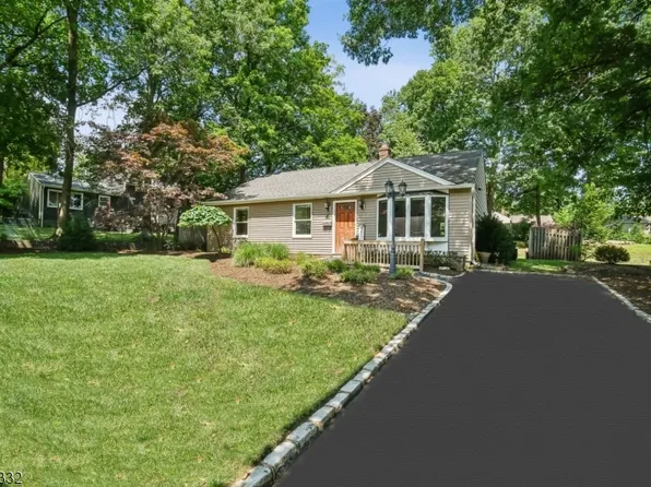 4 Spalding Dr, Livingston Twp., NJ 07039