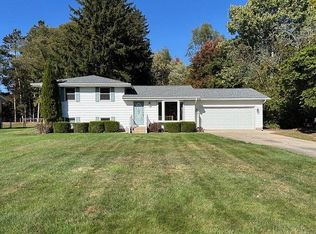 996 Porter Rd, Norton Shores, MI 49441