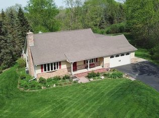 2760 N 180th St, Brookfield, WI 53045