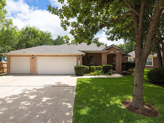 2nd image of 3005 Cedar Elm Ln