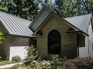 635 Oak Run Dr, Nashville, IN 47448