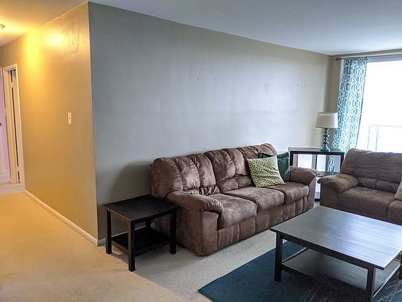 5th image of 10401 Grosvenor Pl APT 1220