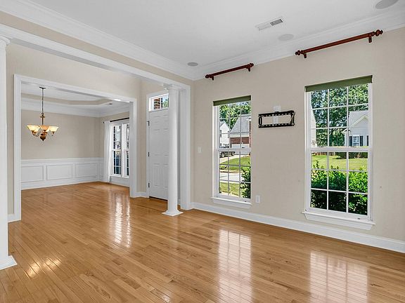 4th image of 109 Amberleaf Way
