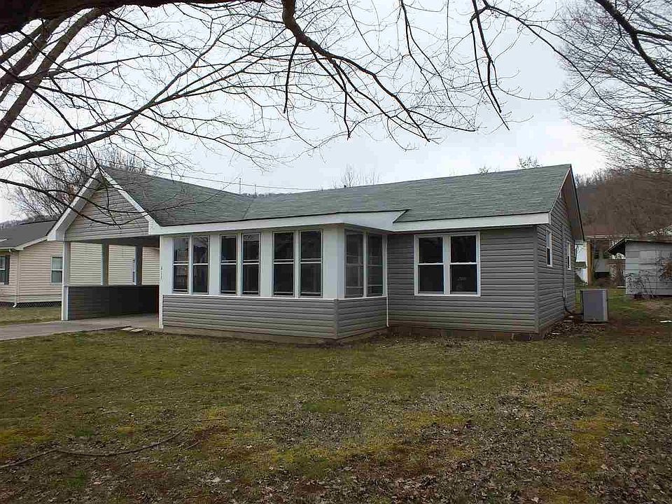 1st image of 611 Oak St