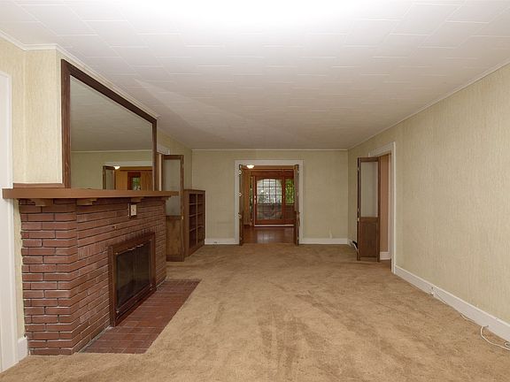 5th image of 202 E Union St