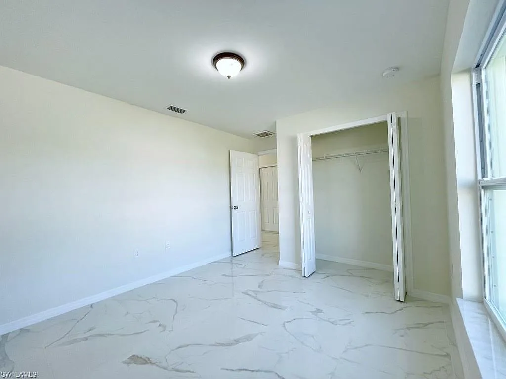6 bed, 4.0 bath, 2376 sqft, $2,100 — Photo 4
