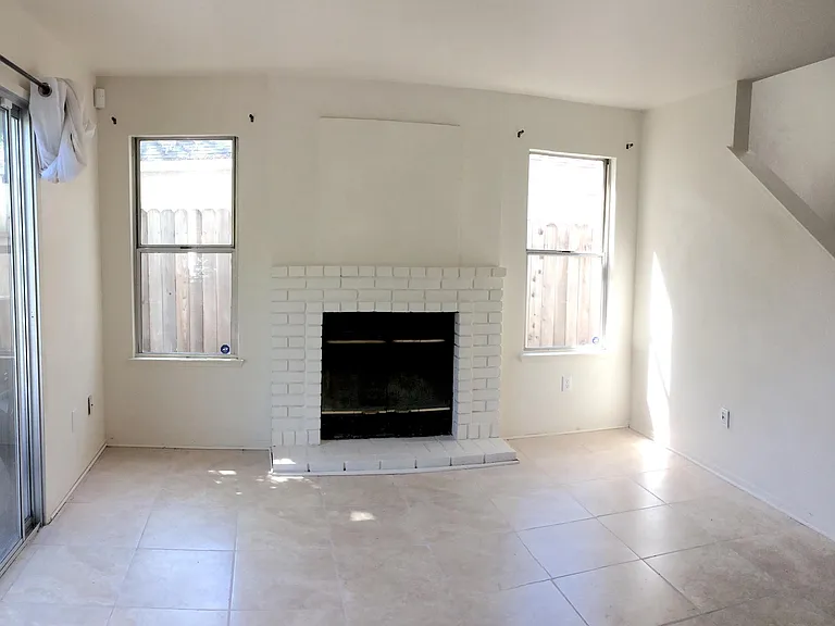 Living/Kitchen area