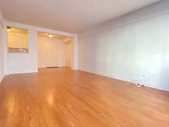2nd image of 140 E 56th St #3DD