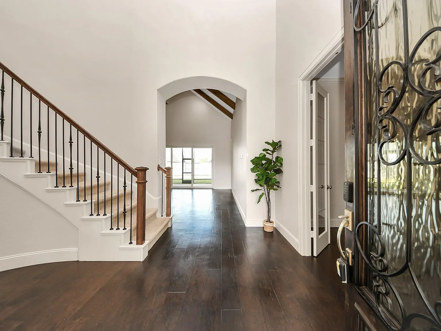 4 bed, 4.5 bath, 4192 sqft, $4,500 — Photo 4