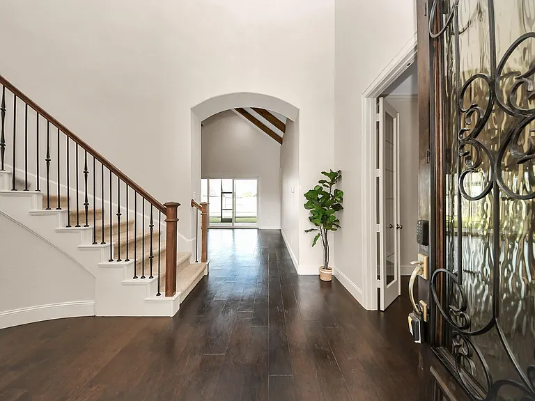 9814 Carver Dr — Photo 4