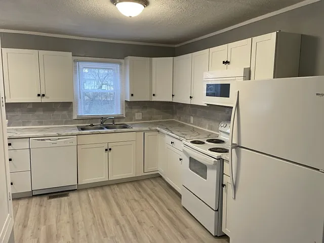 210 E Georgia St — Photo 3