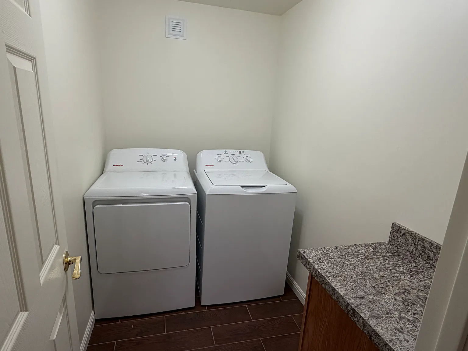 3 bed, 1800 sqft, $1,849 — Photo 4