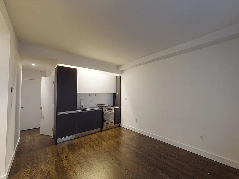 666 W End Ave #22B — Photo 2