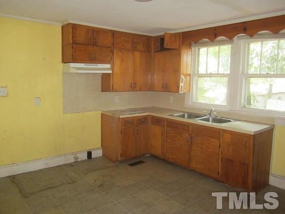 5th image of 1028 Marshall St