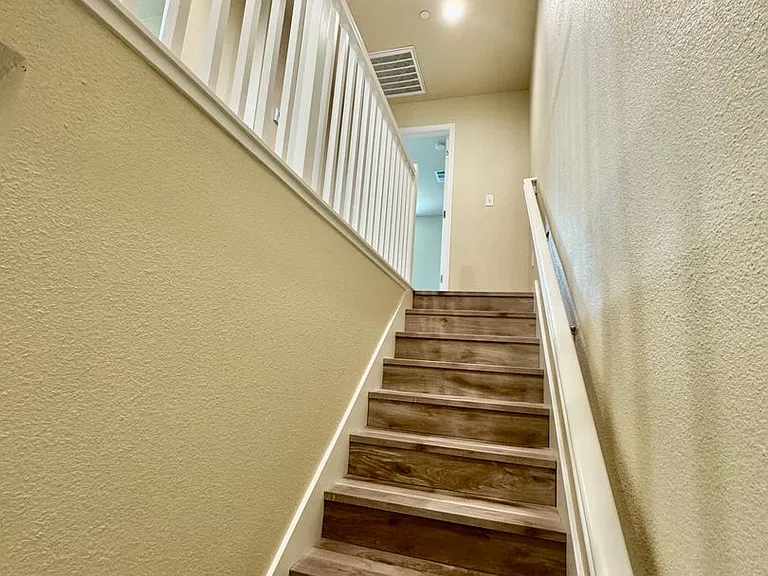 677 Illinois Ave #1 — Photo 11