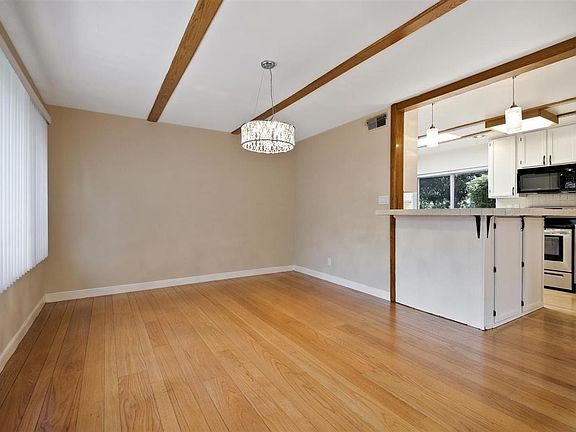 3rd image of 211 E Creek Dr